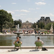 Paris | Im Jardin des Tuileries mit Blick auf den Arc de Triomphe du Carrousel und das Louvre
