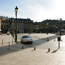 Paris | Die Place Vendôme mit der Colonne Vendôme und Geschäften
