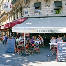 Paris | Restaurant am Rand der Place de la Bastille