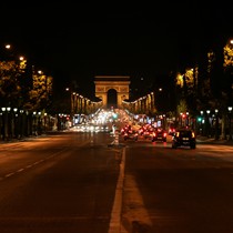 Paris | Champs Élysées | Blick  auf den Arc de Triomphe bei Nacht